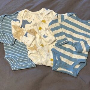 Carter’s 4-Pack Long Sleeve Onesies NB